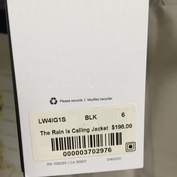 NWT BLACK LULULEMON THE RAIN IS CALLING JACKET 10 - Picture 2 of 4